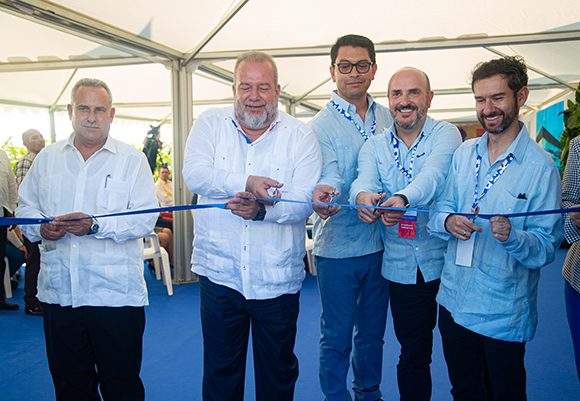yandiravf's tweet photo. Se inaugura en la ZED Mariel fábrica de Unilever Suchel S.A. https://t.co/1hAa5NappF
