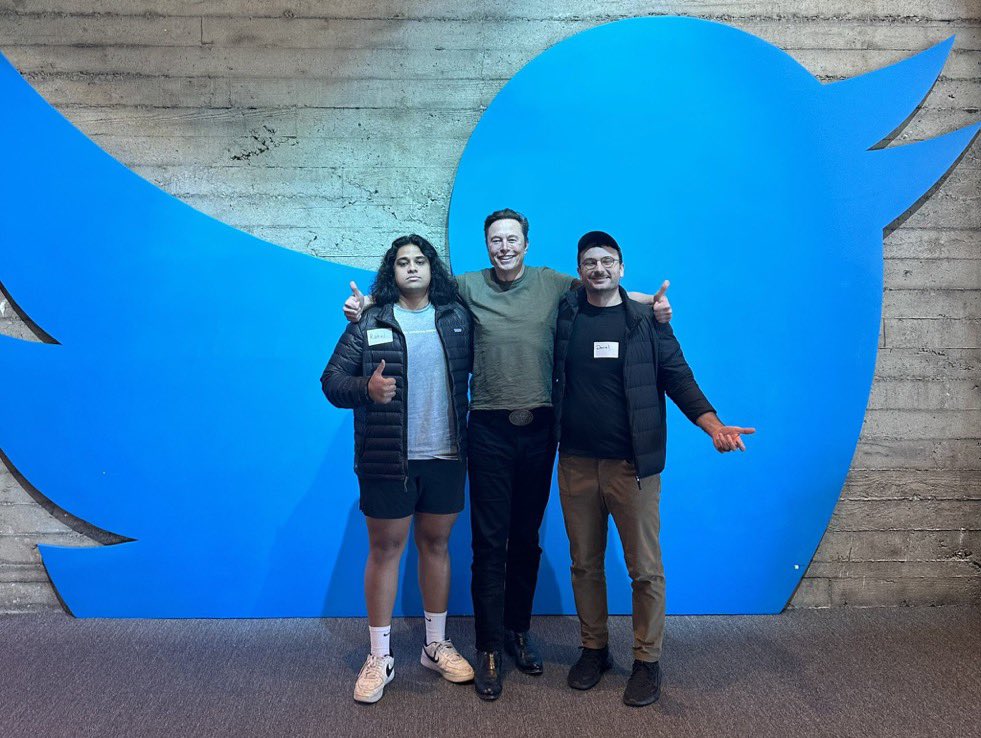 wallstwolverine's tweet photo. La foto de Elon Musk con los individuos que se hicieron pasar por empleados de Twitter despedidos y trolearon a toda la prensa estadounidense. https://t.co/H0oHPQCQdR