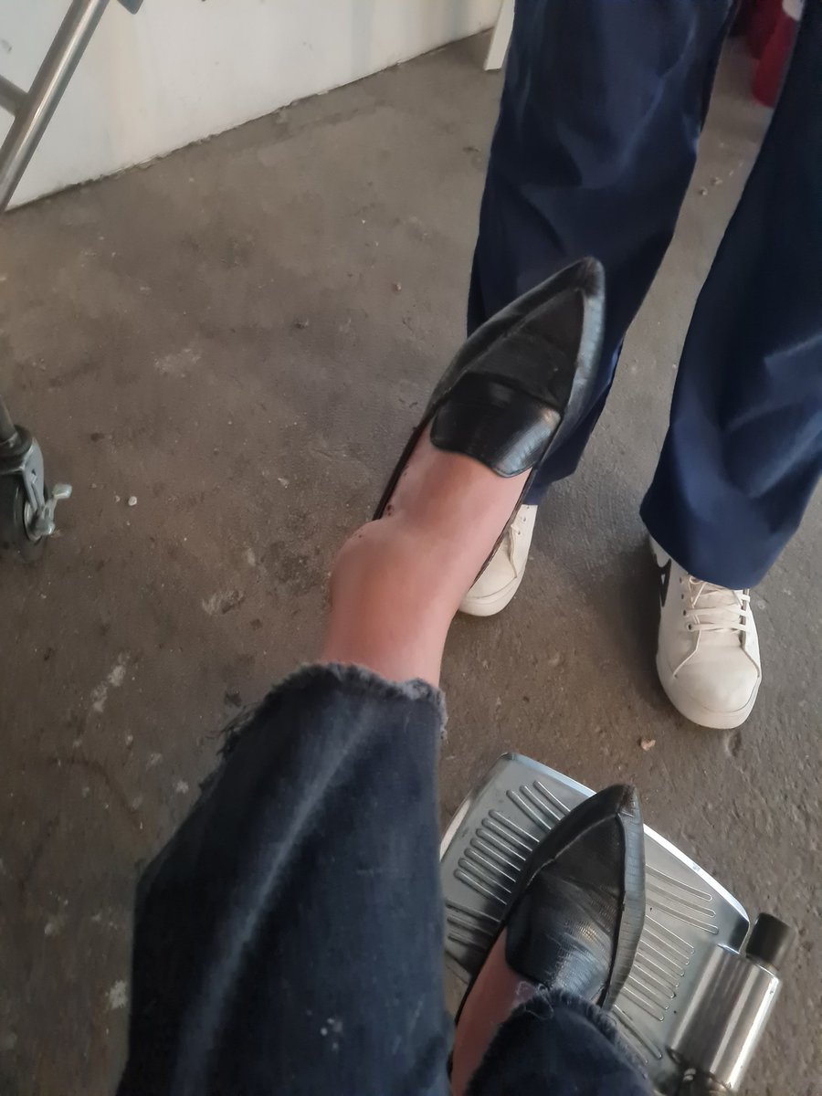 PuntoMedioEdo's tweet photo. ⚠️📢🚨 Mujer saltó de un camión a la altura del #Toreo, porque el chófer no quería dejarla bajar; los hechos sucedieron sobre el #Periférico y afortunadamente dos conductores la ayudaron.

🤳Más información ⬇️
https://t.co/PZsxJMB7FC https://t.co/WyKtoNuxbJ