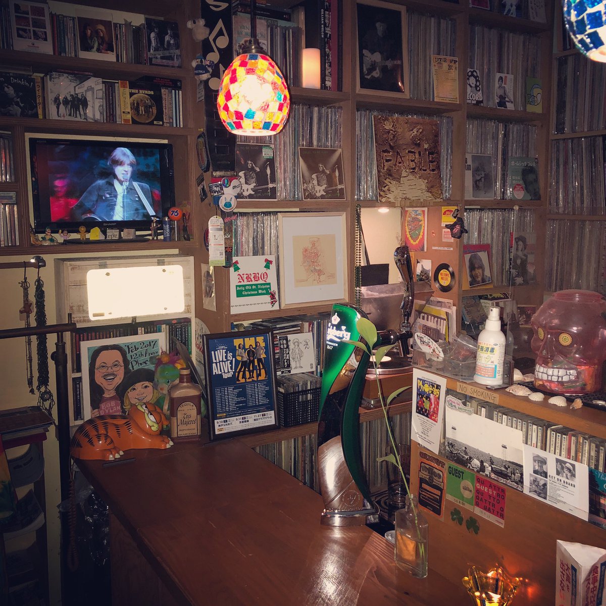 phoebe05228's tweet photo. ♪「Phoe〜be」今晩(11/16 wed.) 19:00〜 営業致します!
店休明け今週もどうぞよろしくお願いします。
エエ音たんまりで楽しく呑りまショ〜!♪
皆様のご来店心よりお待ちしています。
#FolkRockBarPhoebe #アメ村バー https://t.co/KlxaQXhQK4