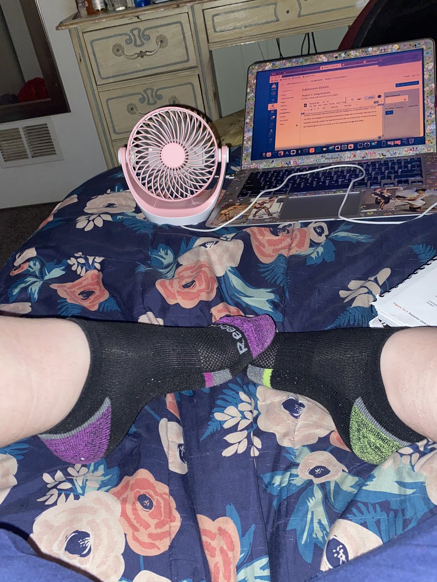 BarefootBa3by's tweet photo. doing my homework w/ more mismatched socks!! 💕💕 #FOOTFETİSH #feet #feetselling #feetbuying #feetfinder #feetlove #inmybio #feetpic #feetarch https://t.co/offbqyWLIM