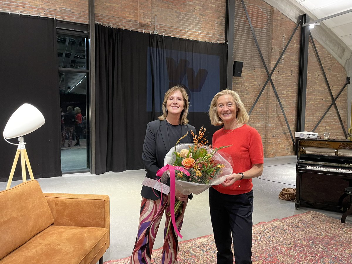 Dank Micky Adriaansens voor een boeiende en interactieve avond over ondernemen, energie en politiek. Elsemieke wist als gespreksleider een geweldig kijkje in de keuken van de politiek te creëren, helaas zonder het geheim van de chef maar wel met smaak!