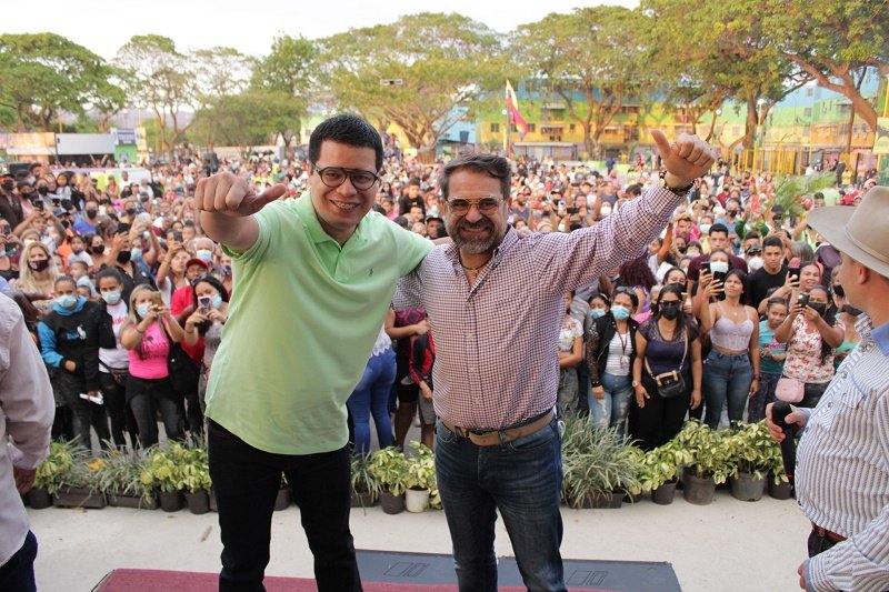CesarHe009's tweet photo. En Carabobo y Valencia hay un solo gobierno que no se nos olvide.

Lacava. Psuv
Fuenmayor. Psuv https://t.co/uyiXuuUVd5