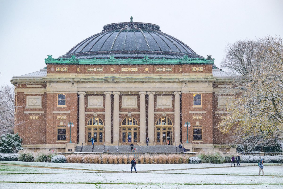UofIllinois's tweet photo. ❄️🧡💙 https://t.co/6Y4ySVXRGe