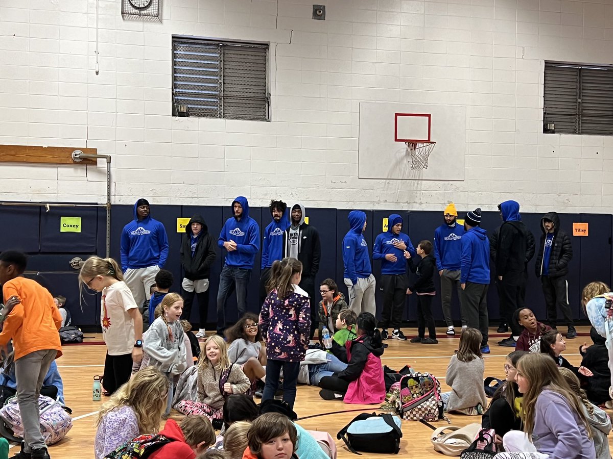AthensCitySch's tweet image. North City had special guests to welcome students to school on Monday morning to kick off November&apos;s Yes for College week!  Thank you to the Tennessee Wesleyan University&apos;s Boys Basketball team for supporting our students in post secondary awareness!
#Yes4college #NCway