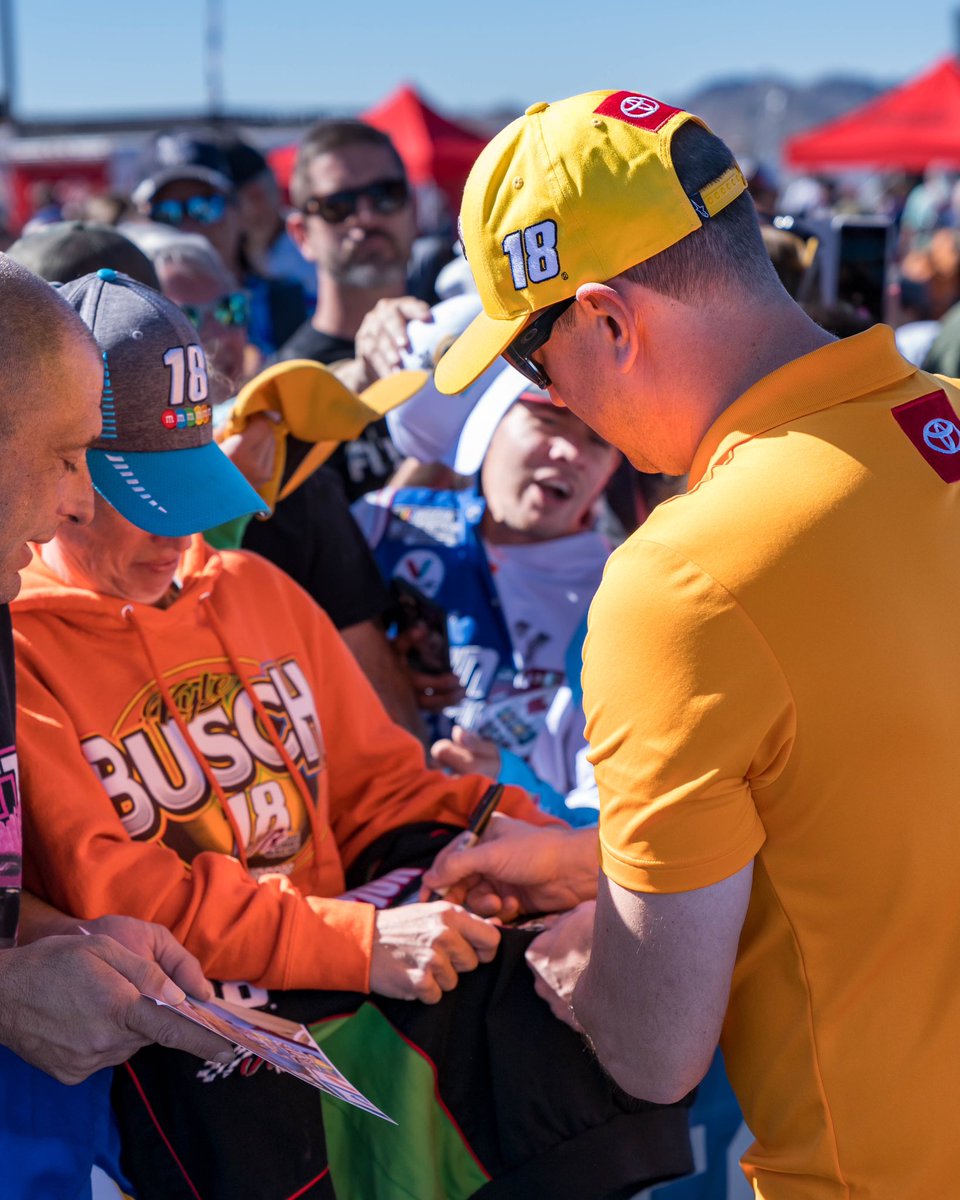 KyleBusch's tweet photo. Alright #RowdyNation. I can’t do this w/o u guys. Don’t forget to get ur vote in for Most Popular Driver! Let’s make this our year 👊🏻

🗳️: https://t.co/IgzVXoj45L https://t.co/jm8TLkj1aA
