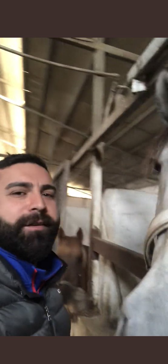 altunbasderler's tweet photo. @Burhanaltunba21 Abi bir dahaki gidişinde şu arkadaki ufaklığı sevmeyi unutma beni sev diye sana bakıyor :) https://t.co/ZQect584Zq