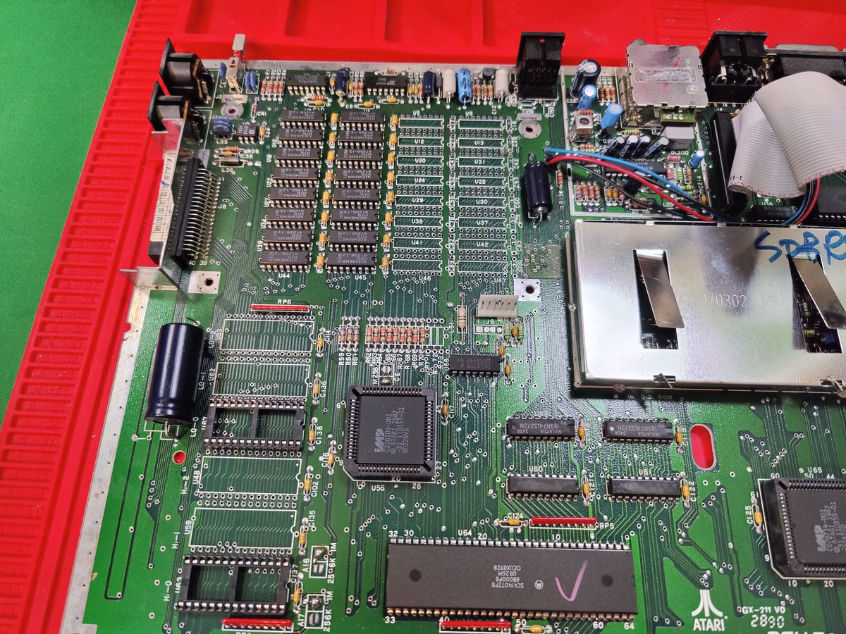 TzibuTwitch's tweet photo. Well time to start cleaning, modding and fixing this Atari 520 STFM.

#tzibu #twitchaffiliate #twitchtv #twitchgamer #gaming #retro #retrogames #twitch #retrogamer #fixing #atari #atari520 #modding https://t.co/O3KQjE8BWp