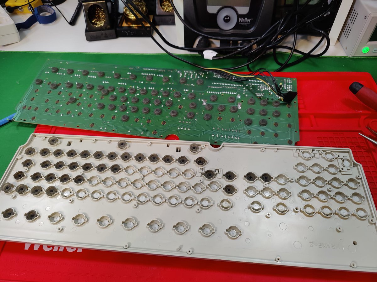 TzibuTwitch's tweet photo. Well time to start cleaning, modding and fixing this Atari 520 STFM.

#tzibu #twitchaffiliate #twitchtv #twitchgamer #gaming #retro #retrogames #twitch #retrogamer #fixing #atari #atari520 #modding https://t.co/O3KQjE8BWp