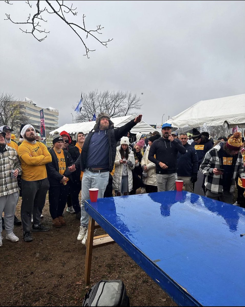 Saw the tables and had to put on a little throwback performance. Old guys still got it. 11-3 domination #MACtion