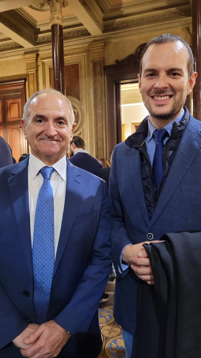 🔵Avui la Jove Procura, representada per Jaume Aso, ha acompanyat el <a href="/GAJBarcelona/">GAJ Barcelona</a> en la presa de possessió, celebrada a l’<a href="/ICABarcelona/">ICAB · Advocacia Barcelona</a>. 

👉🏻 Enhorabona <a href="/AxSalvador/">Alexander Salvador</a> i el nou Comitè Executiu! Molta sort a la nova etapa en què podeu comptar amb la Jove Procura!