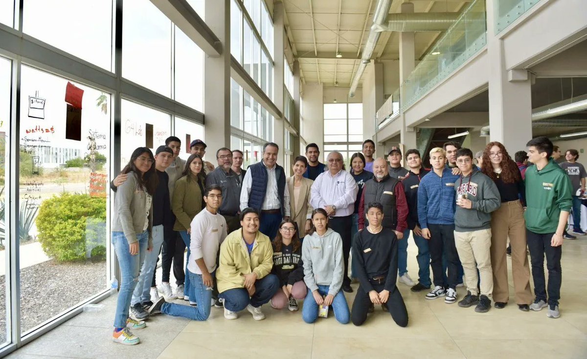 EconomiaHMO's tweet photo. Iniciamos el #GreenHackathon como parte del Foro Mundial de Energía Solar, donde estudiantes y profesionistas tendrán 54 horas para crear proyectos que ayuden a tener una ciudad más sostenible.
#HermosilloCRECE https://t.co/hSX9qFrLpd