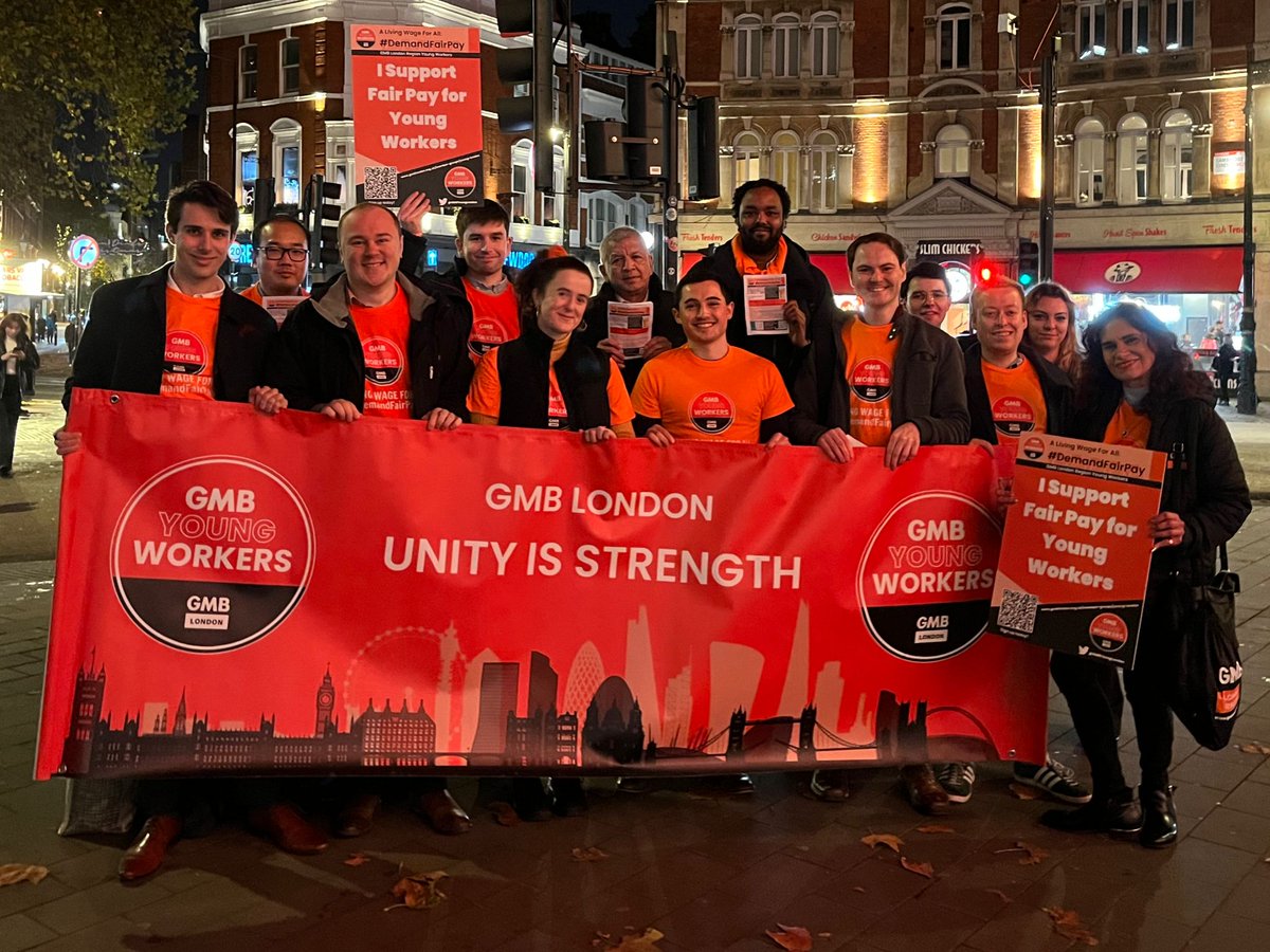 ✊ @GMBYoungLondon's Night of Action: it's time for all workers, young and old, to be paid a proper living wage
📣 More on our campaign here: gmblondon.org.uk/assets/pdf/GMB…
🧡🖤 Thanks to @unmeshdesai  @GMBLondonRegion, @GMBRACE & @GMBPoliticsLDN for showing us solidarity
#DemandFairPay