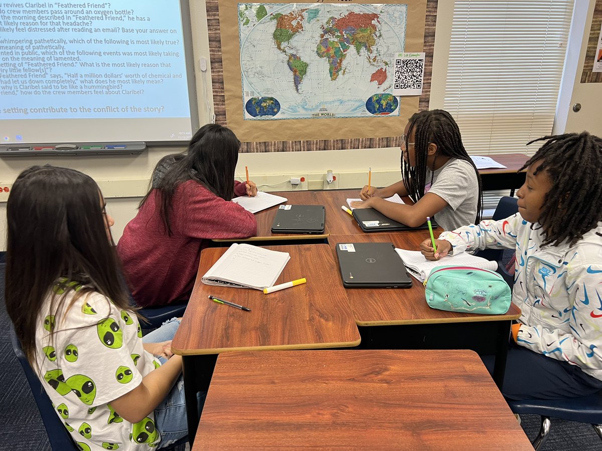 MsPadillasWorld's tweet image. It’s always a great day when @StaceyBurchHEB and @nancybinghamHEB come to visit my classroom! Students taught some of our @hebisd @EdtechHeb gurus how to create a PAT List and worked on a #PROVS #ScavengerHunt 📝🔍 Way to show that #ParrotPride 💚🦜 @LieslJames