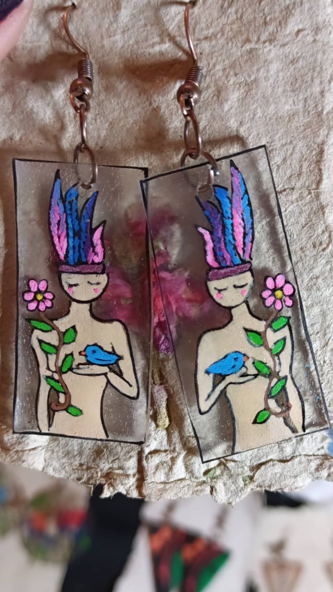 burcusobayapan's tweet photo. #küpe #earrings #takı #takıtasarım #designers #design #tasarım #tasarımcı #handcraft #illüstrasyon #çizim #çizer #paintings #drawing #bijuteri #biju #aksesuar #accesories #jewellerydesign #unic #fantastik #dreams #orjinal #alışveriş #artist #handmadeartist https://t.co/V7DtYu91S4