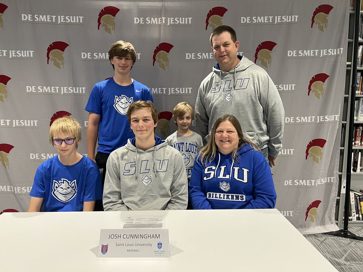Way to go, Quinn, Sam, and Josh—3 Spartan #baseball players who signed their National Letters of Intent today—congrats!
<a href="/SWICedu/">Southwestern Illinois College</a>
<a href="/MaryvilleU/">Maryville University</a>
<a href="/SLU_Official/">Saint Louis University</a>