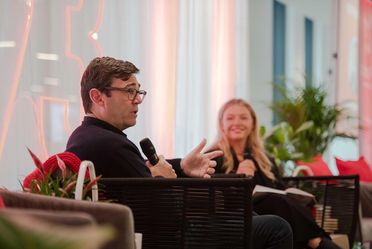🤝 Thank you <a href="/AndyBurnhamGM/">Andy Burnham</a> for telling your story so candidly. Us state educated kids are routinely told our ambitions and goals are ‘not for people like us’, but on Friday, you helped the <a href="/93percentclub/">The 93% Club</a> put yet another crack in that orthodoxy. #StateSchoolProud