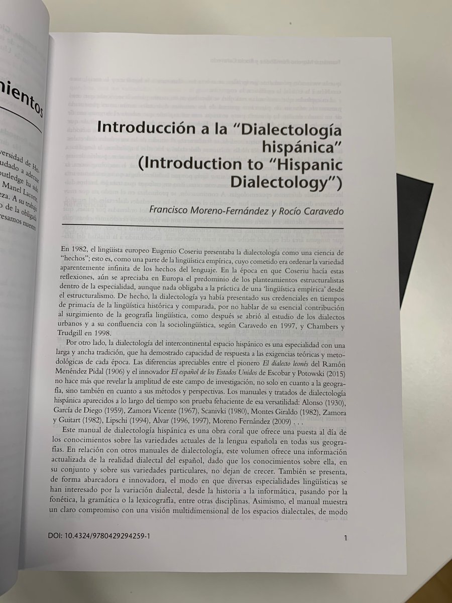 Dialectología hispánica / The Routledge Handbook of Spanish Dialectology
Acaba de aparecer en papel y en formato digital. Gracias a Rocío Caravedo, mi compañera de edición, y gracias a las decenas de autores que han colaborado con nosotros. <a href="/hcias_unihd/">Heidelberg Center for Ibero-American Studies</a> 
 <a href="/RoutledgeLing/">RoutledgeLinguistics</a> <a href="/UAHes/">Universidad Alcalá</a>