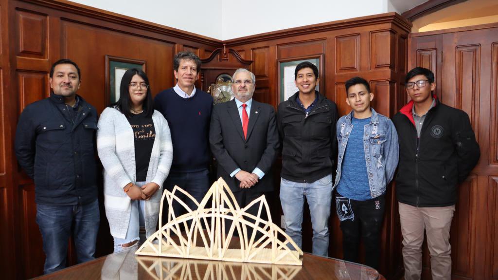 UTEoficial's tweet photo. #ComunicaciónUTE | La UTE vuelve a destacarse. Hoy, estudiantes de la @UteCivil 👷‍♂️👷 🏆 obtuvieron el tercer puesto en el  ‘Primer Concurso Inter Universidades de Diseño y Modelación de Puentes a Escala’ 🌉 🏗 de @CICPichincha.
 
✔️La nota ➡️  https://t.co/s4R3gkK8DM

#OrgulloUTE https://t.co/OaJmgh8oux