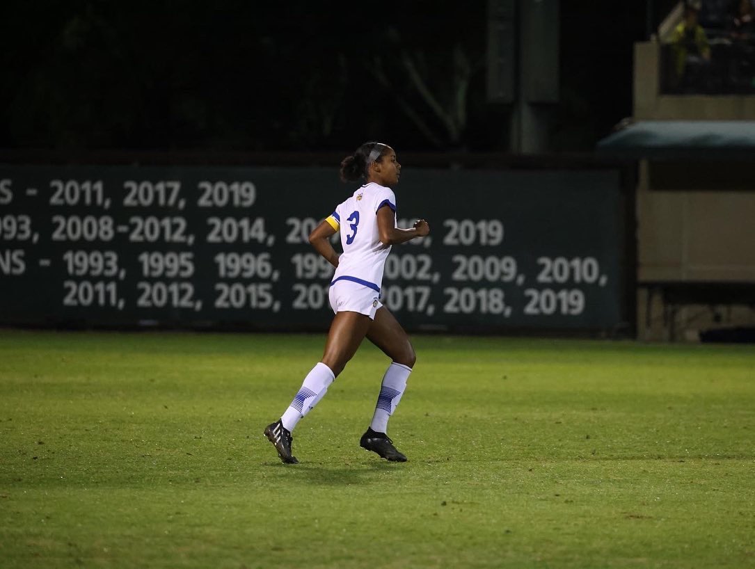 sjsuwsoc's tweet photo. 𝐼𝓇𝓇𝑒𝓅𝓁𝒶𝒸𝑒𝒶𝒷𝓁𝑒 💙💛

3️⃣⚔️

#AllSpartans | #Believe33 https://t.co/sDgkDNaL9W