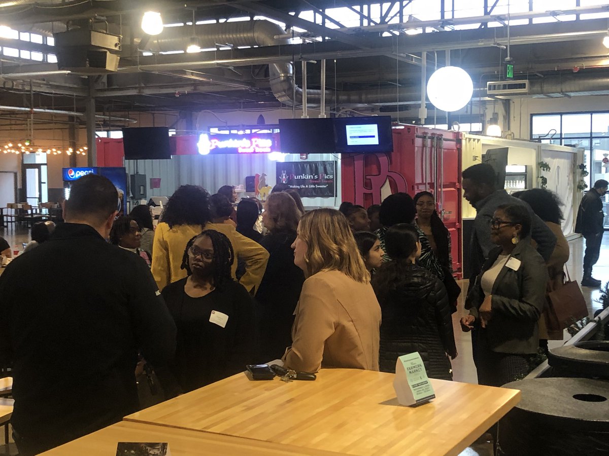 AleesiaLJohnson's tweet photo. What an awesome way to spend time this afternoon visiting the @CAttucksIPS @IU_Health Fellowship Networking event! Our IUH Fellowship students getting to meet @IU_Health employees & other Fellowship partners. Iβm so proud of them & grateful for our partners! #StrongerTogetherIPS https://t.co/b7gbKcOwrW