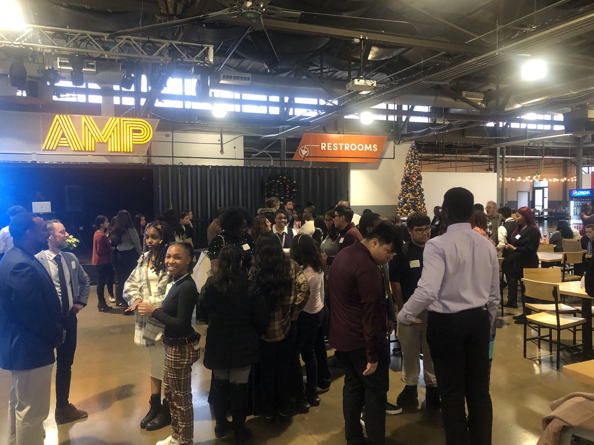AleesiaLJohnson's tweet photo. What an awesome way to spend time this afternoon visiting the @CAttucksIPS @IU_Health Fellowship Networking event! Our IUH Fellowship students getting to meet @IU_Health employees & other Fellowship partners. Iβm so proud of them & grateful for our partners! #StrongerTogetherIPS https://t.co/b7gbKcOwrW