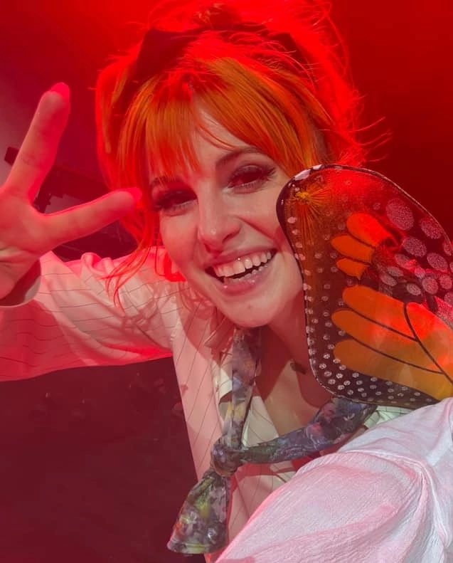YELYAHRIOTT's tweet photo. when she <3 https://t.co/gbGTGdbag0