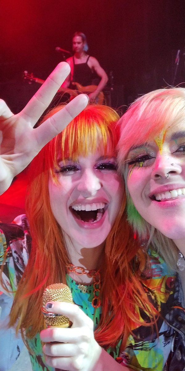 YELYAHRIOTT's tweet photo. when she <3 https://t.co/gbGTGdbag0