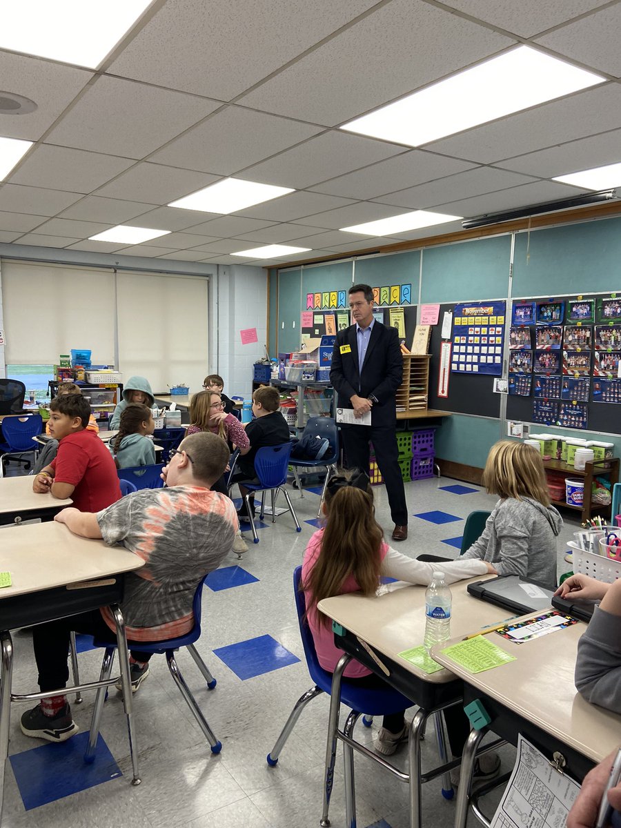 teachrawlins's tweet photo. Today the CEO of PLTW and some of his associates visited our school to hear about the great things our students are learning about. We are so proud of our students and how hard they work. @ericbowlen @ArtesiansUnited  @MSDMartinsville  @PLTWorg https://t.co/rY5UJH4Z0h