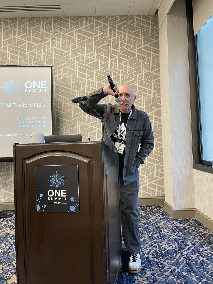 @the_dvorkin going to freestyle about Kubernetes and SONiC #ONESummit #devops #netops #hiphop #beatbox #kubernetes @linuxfoundation