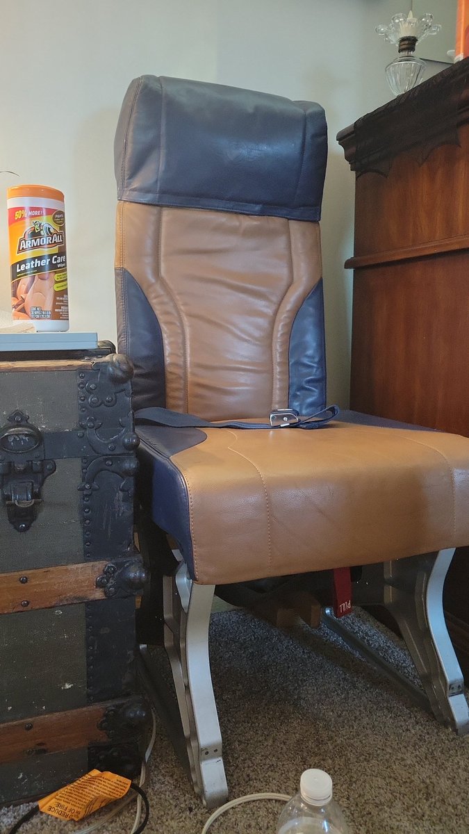 AirlineArchives's tweet photo. Finally got around to posting to Twitter. Southwest Airlines early 2000s interior pice curtousy of @Wyldbyrdart.💺 https://t.co/0xeX4QwtoD