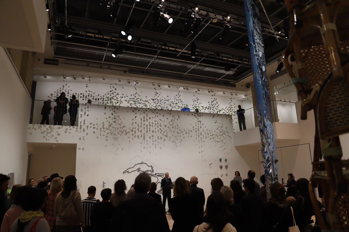 Caitworkman's tweet photo. Grand vernissage ce soir de l’exposition #PlasticHeart, Le Synthétique au cœur de l’humain: merci aux Parisiens d’être venus en nombre et bravo aux artistes pour leur engagement envers la #pollution plastique. https://t.co/yLKkwOl9V8