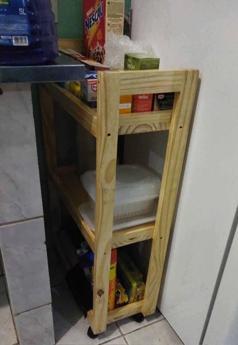 laisrilda's tweet photo. Eu e @Vanessadelart emocionadas olhando pra os nossos dois primeiros móveis da cozinha https://t.co/R1ErdxoQBj