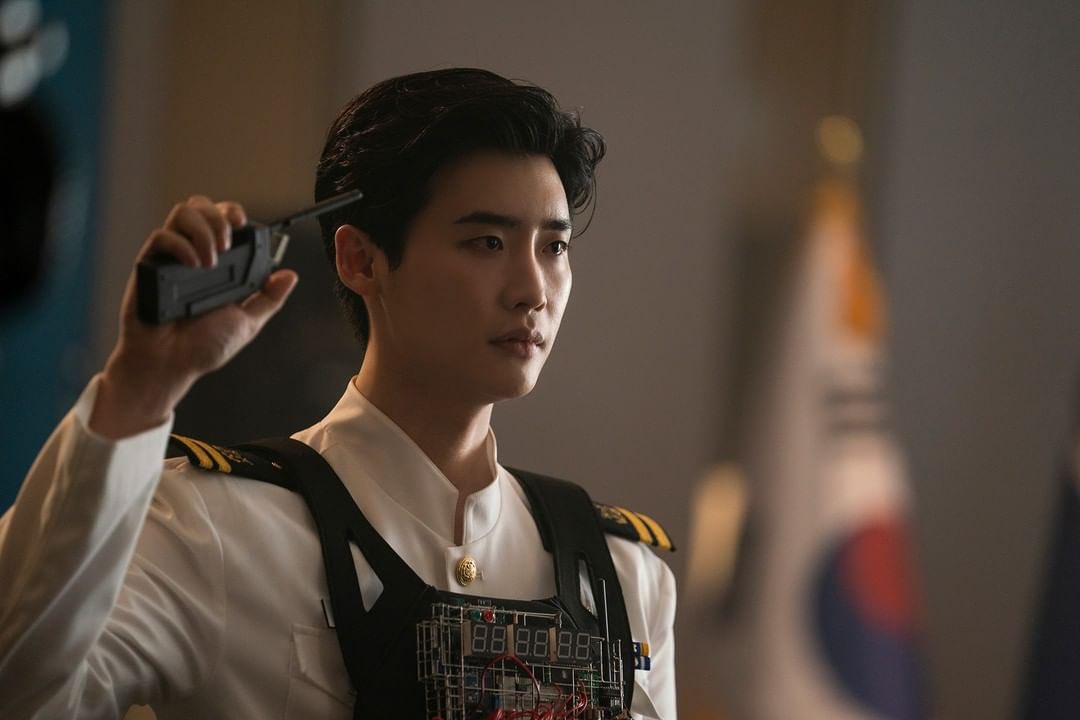 LeeJongSuk89914's tweet photo. 海軍大尉🌊で爆弾設計者💣
めっちゃ観たい🤩
#데시벨 #デシベル #decibel
#이종석 #イジョンソク
#LeeJongSuk
#李鍾碩 #李钟硕
#海軍大尉 #爆弾設計者
#メンサ #NENSA https://t.co/8Ry0hgGuLy