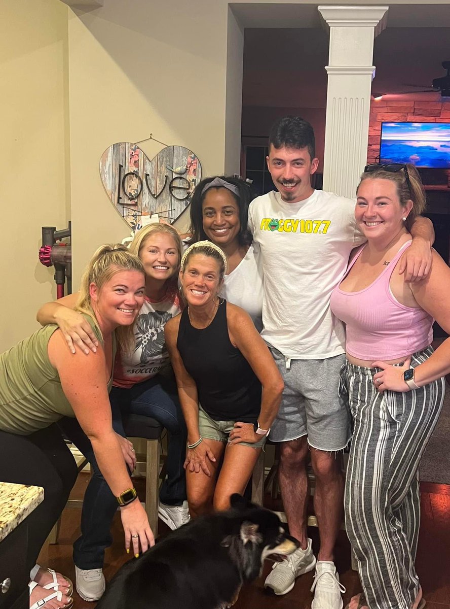 mrsscarce's tweet photo. HAPPY BIRTHDAY TO OUR FAV, @bretcannon_ ♥️♥️♥️♥️♥️♥️ can’t wait for drinks in December to celebrate!! https://t.co/kcC18MvJYc