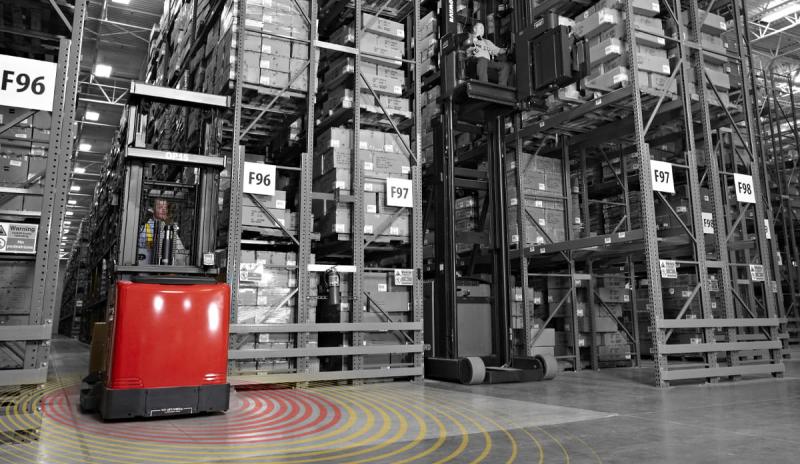 Restrict and control lift truck movements within user-defined zones, and track personnel and assets in your warehouse — enhancing security, efficiency and productivity with the iWAREHOUSE® Real-Time Location System. Read more here: raymondcorp.com/Optimization/L…  #Intralogistics