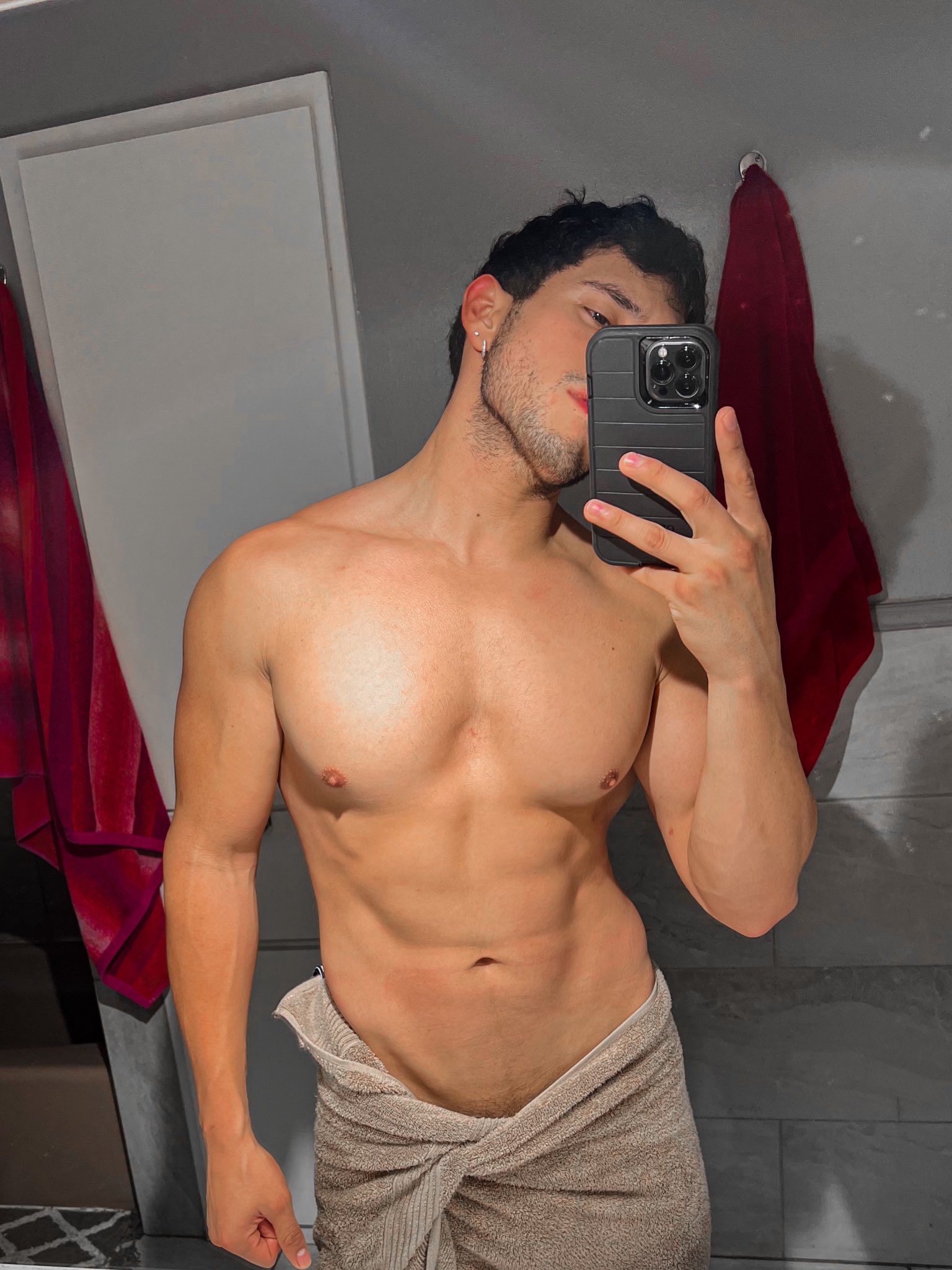 Osvaldo Mireles 👨🏻 on X: Fresh and clean post shower selfie 💦 goodnight  friends ❤️🙏🏻 t.couBcbtKzWK9  X
