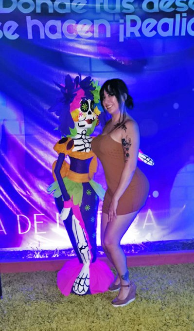 Con mi amiga Catrina en la Casa de la Pi&ntilde;a @amigosswmx #SWINGERSREALES #swingerlife #SwingerFriends https://t<a class="tags" target="_blank" title="On Twitter" href="/?out=eyJ0eXAiOiJKV1QiLCJhbGciOiJIUzUxMiJ9.eyJpYXQiOjE3MjA3NDA5ODIsImlzcyI6InR3cG9ybnN0YXJzLmNvbSIsIm5iZiI6MTcyMDc0MDk4MiwiZXhwIjoxNzUyMjc2OTgyLCJyZWRpcmVjdF91cmwiOiJodHRwczovL3R3aXR0ZXIuY29tL2FtaWdvc3N3bXgifQ.An9Sqy9nZp6Q-maEOxsq7xsHk68Y9oIycPbfQUacdAmMXNGJOJW6voyRSsVSQuROT1mLHO6N8W6OFyjb_1KxGw">@amigosswmx</a><a href="/tag/swingerlife"class="tags"><span>#swingerlife</span></a><a href="/tag/swingerfriends"class="tags"><span>#swingerfriends</span></a><a href="/tag/swingersreales"class="tags"><span>#swingersreales</span></a>