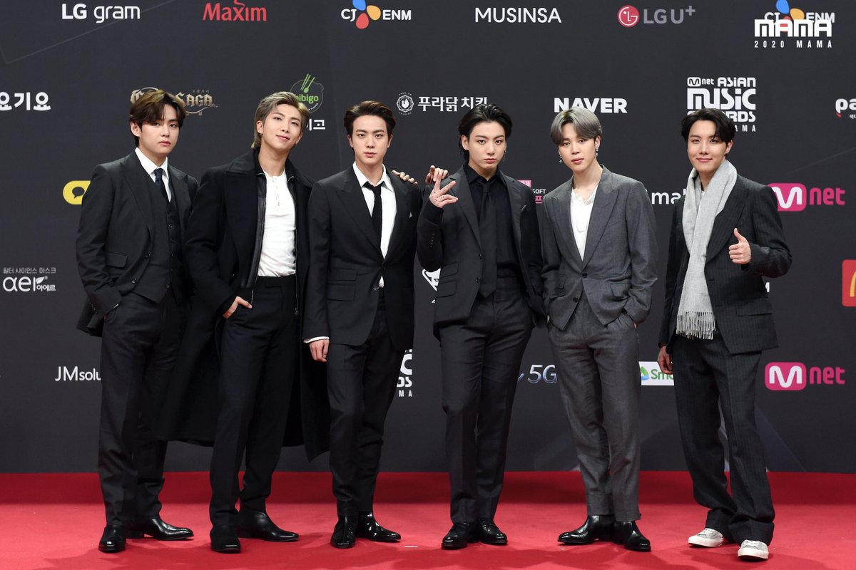 azul121483's tweet photo. Alright ARMY. Let’s have a chat. We really need to get our votes in for MAMA because panic voting WILL NOT work this time. So I created a thread as a reminder of BTS and their history with MAMA. ENJOY! (No rc pic for 2021) https://t.co/Af7dpAClZw