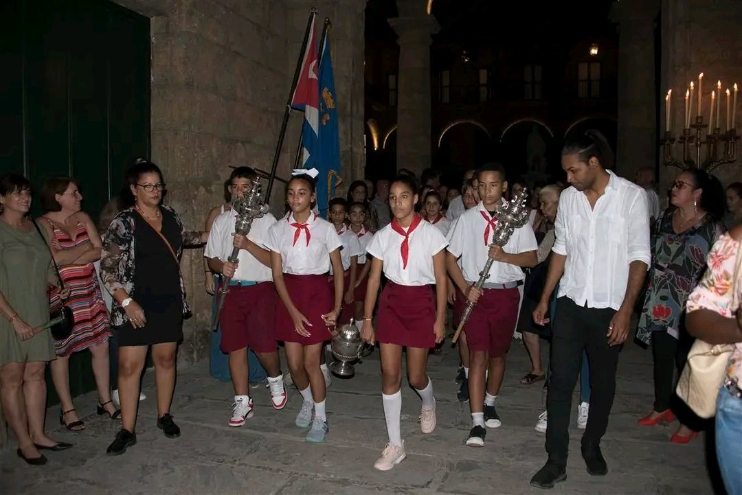 canalhabana_cu's tweet photo. 📍El tradicional acto por la fundación de #LaHabana tuvo lugar en la noche de este martes, en #ElTemplete.
#LaHabanaDeTodos
#LaHabana503
#Cuba🇨🇺
@gobhabana @torres_iribar
📸 Alexis Rodríguez https://t.co/71msra3NHE