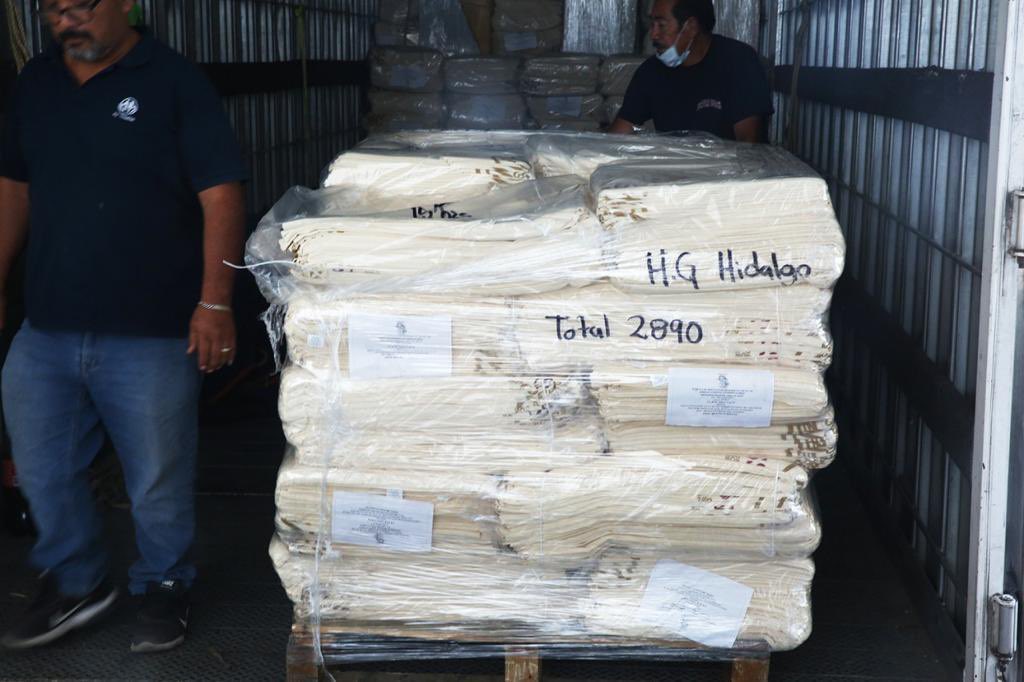 ISSSTE_mx's tweet photo. Avanzamos hacia un nuevo #Issste con el arribo de equipo y material a los almacenes centrales. El día de hoy llegaron 101 bancas Tándem y se enviaron a clínicas de la #CDMX 1,989 piezas de ropa hospitalaria y quirófano.

#IsssteEquipa https://t.co/Q4wXydHwK2