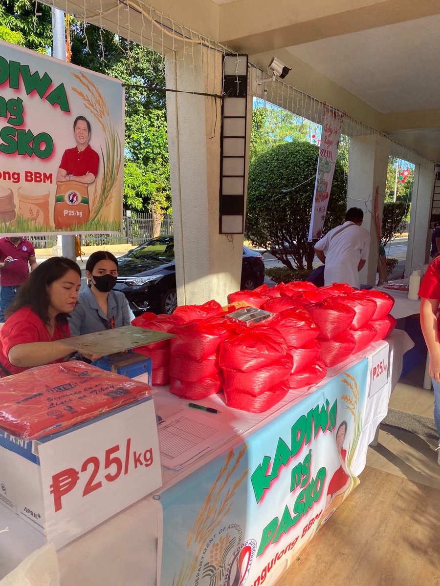 Filipinos may now purchase affordable products, including rice at P25 per kilo at the Kadiwa ng Pasko Project launched by President Ferdinand R. Marcos Jr. on Wednesday, as part of his administration’s bid to slash rice prices. 

READ: bit.ly/3GoqZ46