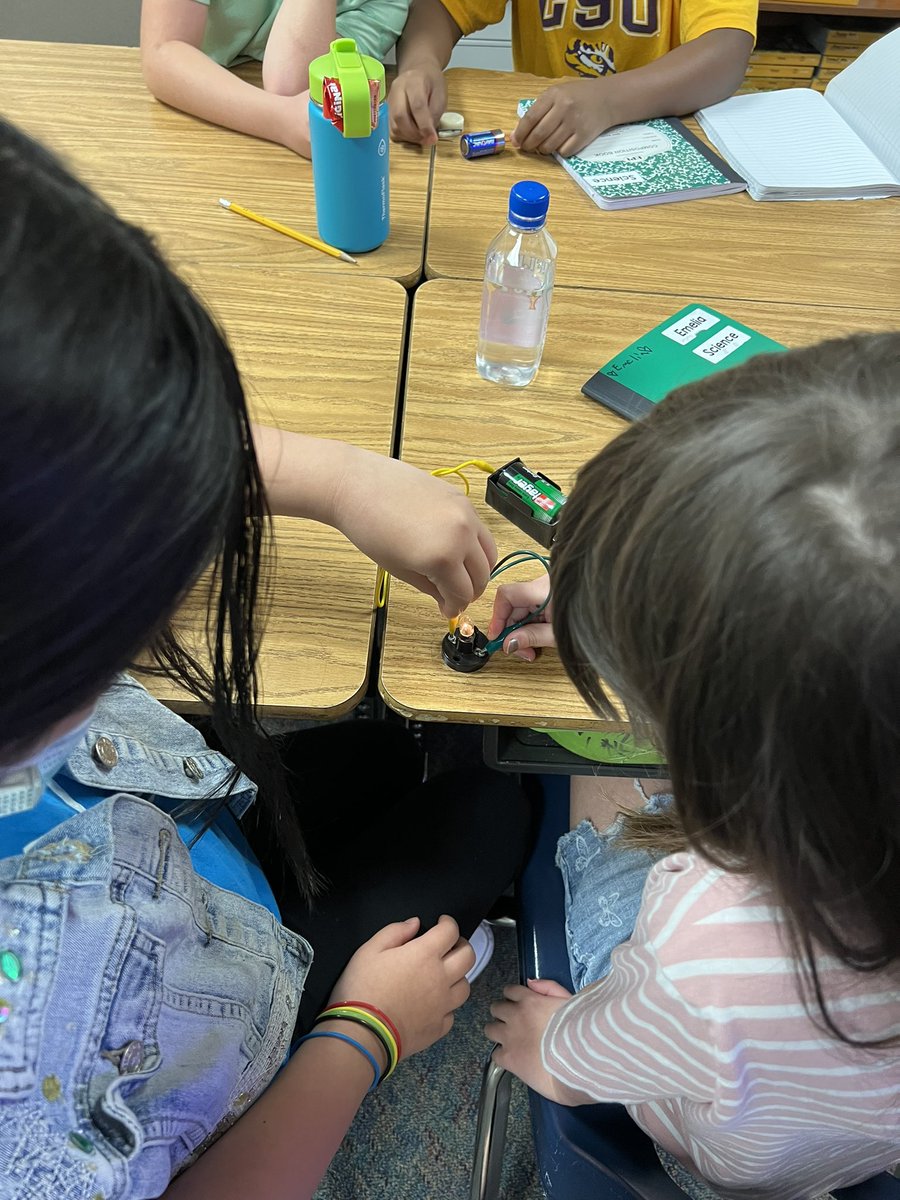 5th graders learning about electrical energy by building circuits <a href="/mavs5th/">5th Grade McGowen</a> <a href="/McGowenES/">McGowen Elementary</a> #myMISD