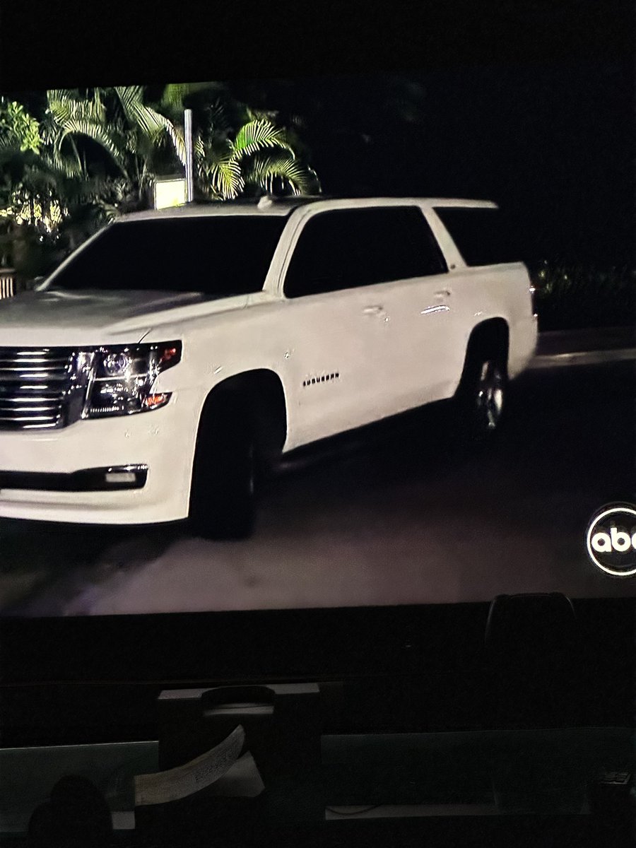 President_Tai's tweet photo. Shuttle service is busy tonight lol. Jessenia, Andrew, and Ency. The entire love triangle went home the same night 🤣.  #BachelorInParadise https://t.co/VKp091TCE1