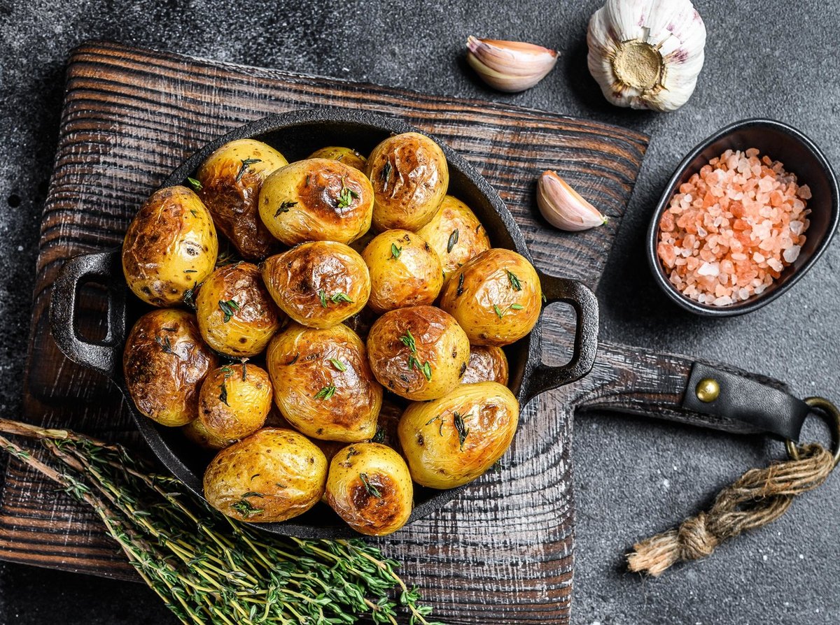 MarieClaire_ru's tweet image. Ужин на выброс: 7 главных ошибок, которые вы допускаете при запекании картофеля

Уверены, что готовите запеченный картофель правильно? Эти распространенные ошибки могут напрочь испортить одно из самых простых и любимых блюд. #готовимдома #готовка #картоф…
amp.gs/jG63e