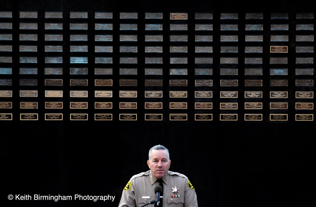 photowkb's tweet photo. LA County Sheriff Alex Villanueva concedes defeat to Former Long Beach police chief Robert Luna. @LASDHQ #lasheriffs #losangelescounty #longbeach #alexvillanueva #robertluna https://t.co/wzzavCfcOT