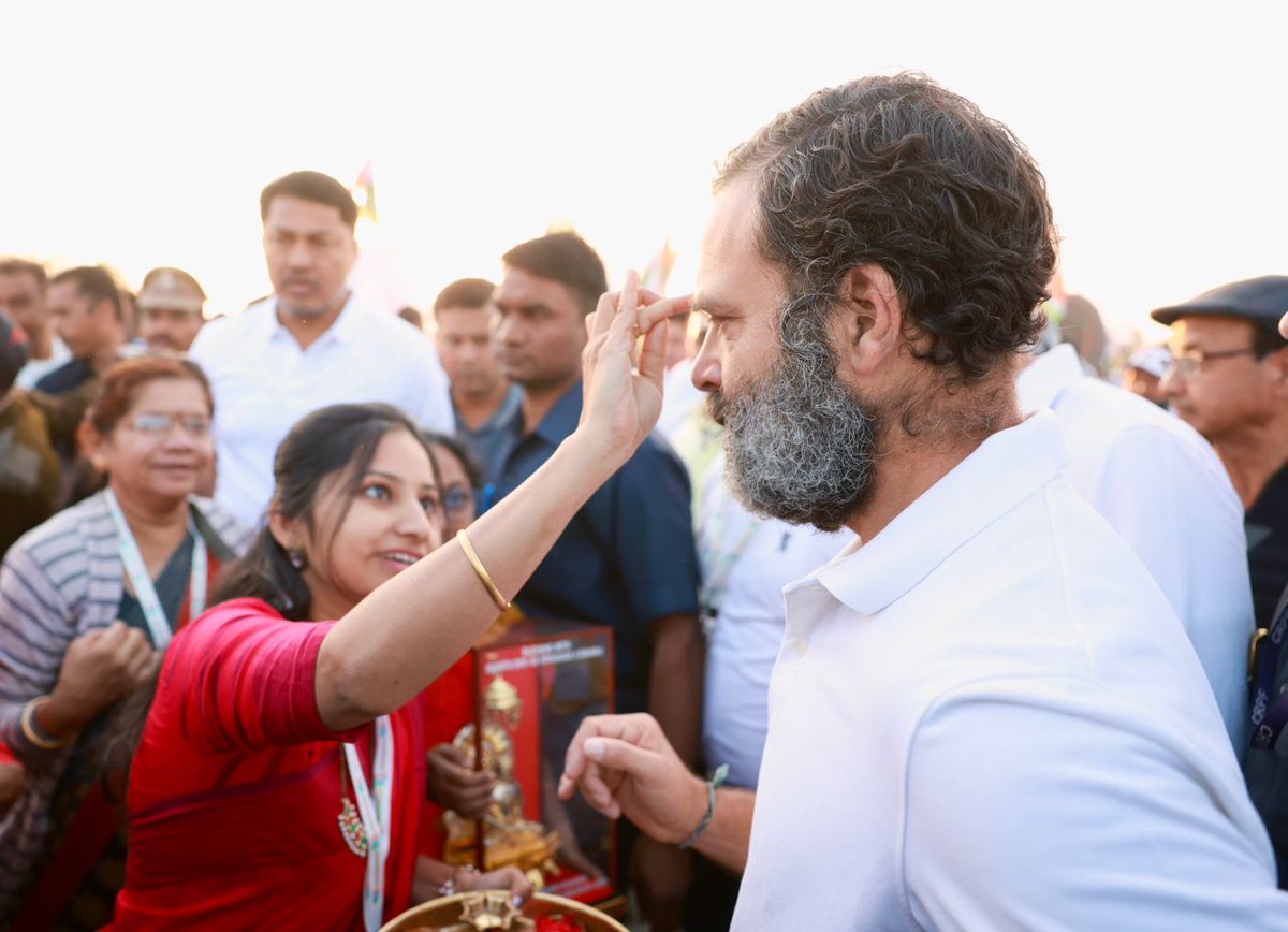 INCIndia's tweet photo. जब कोई अपना सा साथ चले, मानो हर चेहरे पर आत्मविश्वास खिले...

#BharatJodoYatra https://t.co/Nj75WJcGLx