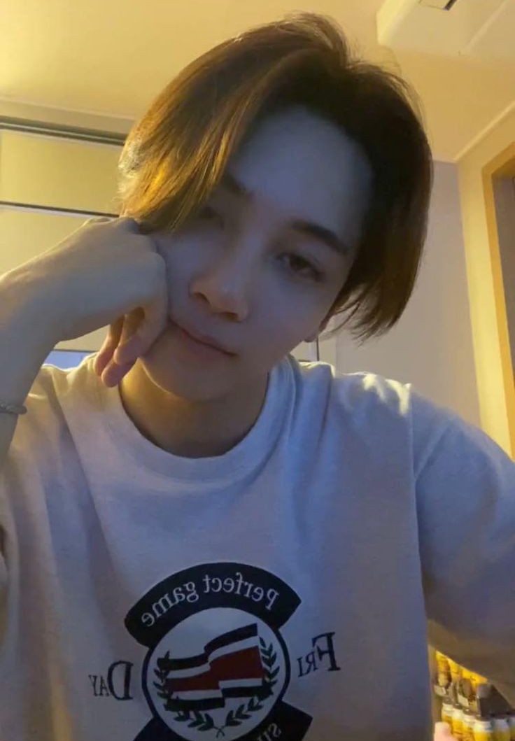 random jeonghan (@randomyoon) on Twitter photo 