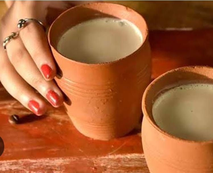 ' कुल्हड़ ' की चाय एक जरिया है,
अपने ' देश की मिट्टी' को चूमने का..
Good morning all of you..🌻
