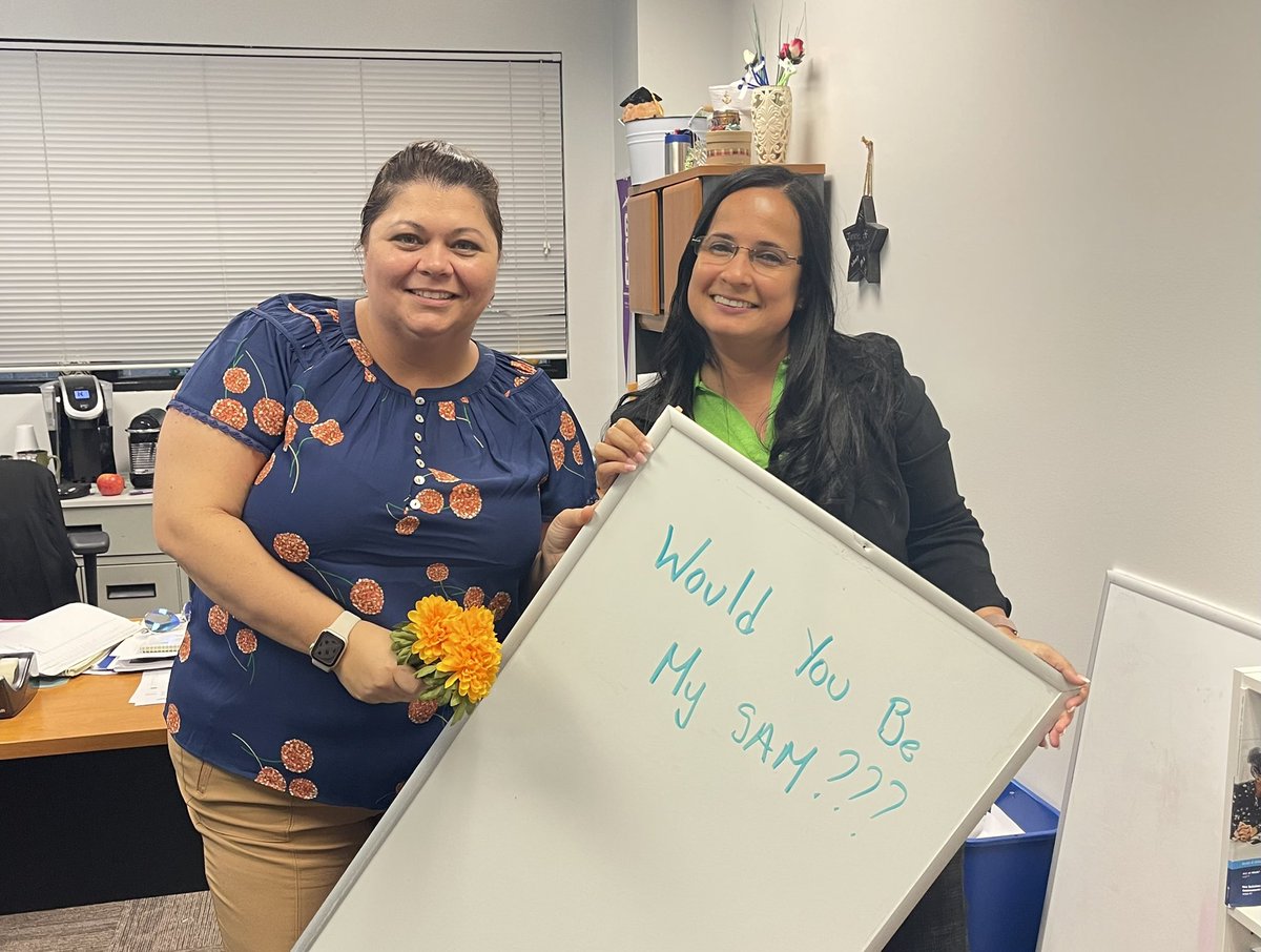 DaniaPerlaza's tweet image. Janine Bracco Rice would you be my SAM? 🥰 #workwife #APLife #TimeTrack #goals #instruction #support @Osceolaschools